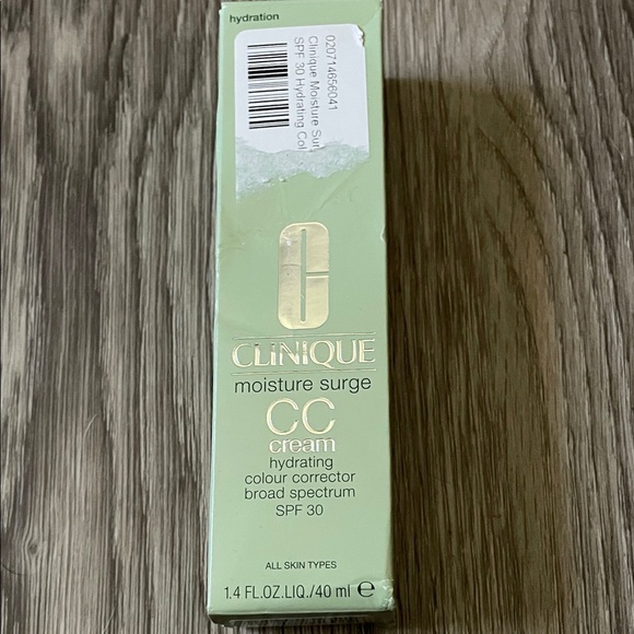 Clinique Moisture Surge CC Cream in Light Green Box - Picture 1 of 6